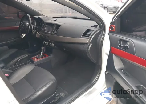 2015 Mitsubishi Lancer Evolution Mr z USA, uszkodzony, nr VIN JA32W5FVXFU008646